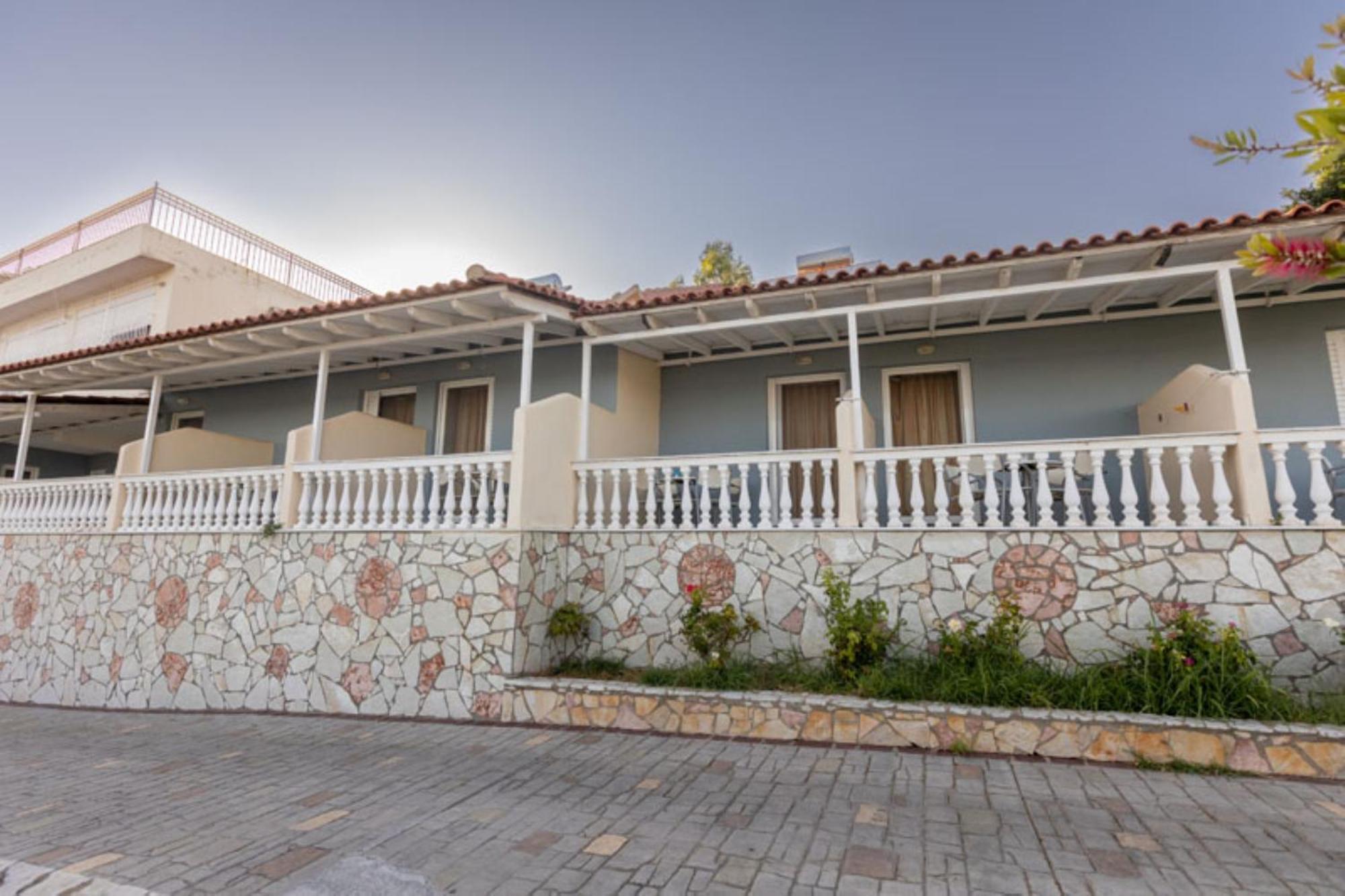 Готель Pansion Koroni L'Antic Екстер'єр фото